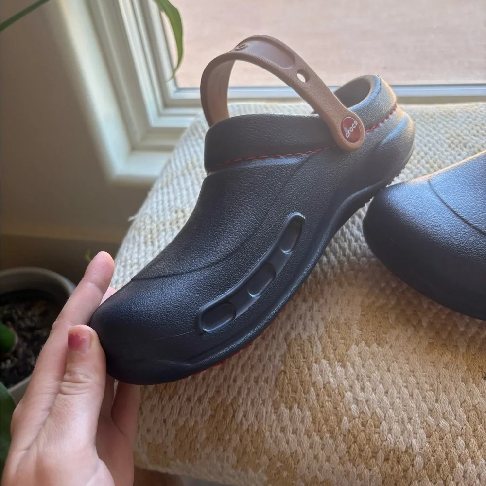 NWT Bistro Crocs Unisex Clog - Picture 7 of 9